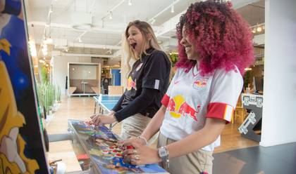 Corporativo de Red Bull: Veja as Fotos Autênticas do Programa de Estágio 2024