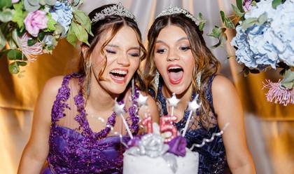 15 anos de 15 anos Betriz e Sara - Salão de festas. 