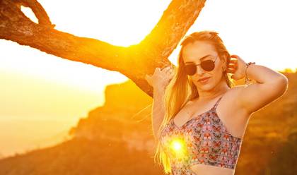 Ensaio Feminino de Luz e Serenidade: Glauciane Tumelero na Chapada ao Cair do Sol