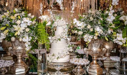 Casamentos de Inspiração para casamento durante o dia, em um Hotel Fazenda lindo e uma decoração elegante e luxuosa nos tons de verde, branco e dourado.