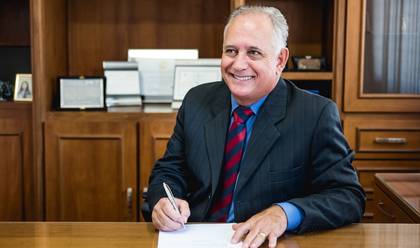 Empresarial de Portifólio Campanha Política - Dr. Adão