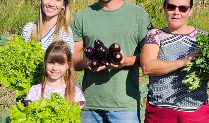 Agricultores Cooperativados de Agricultor Cooperativado André no Mendanha