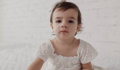Crianças de Mila 12 meses 