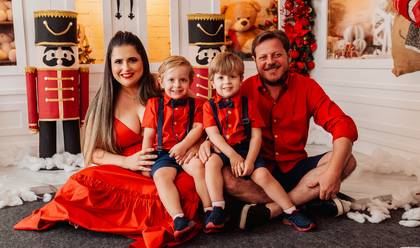 Famílias de Miguel e Rafael - Vitrine de Luzes