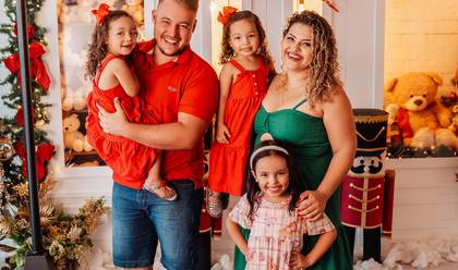 Famílias de Heloísa,  Antonella e Ana Liz - Vitrine de Luzes