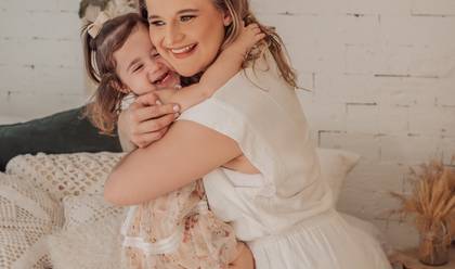 Famílias de Sara e Maria Júlia - COLO DE MÃE