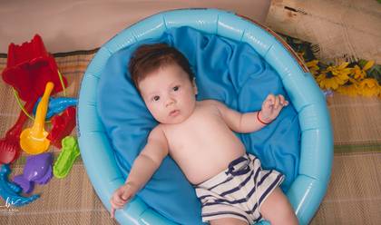 Crianças de Theo 2 meses