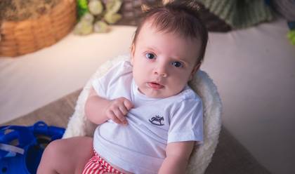 Crianças de Heitor 2 meses 