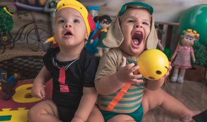 Crianças de Henrique e Rafael 11 meses