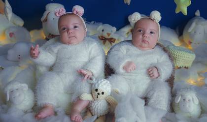Crianças de Linda e Bela 3 meses