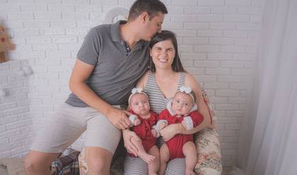 Crianças de Linda e Bela 4 meses