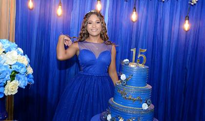 Debutante 15 anos de THYELLY