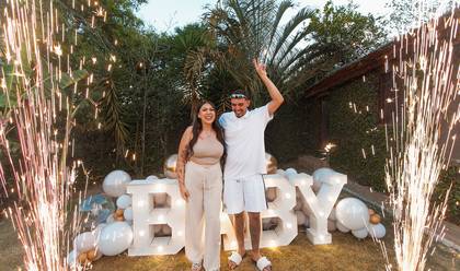 FAMÍLIA E GESTANTE de Chá Revelação — Um anúncio feito de afeto, expectativa e amor