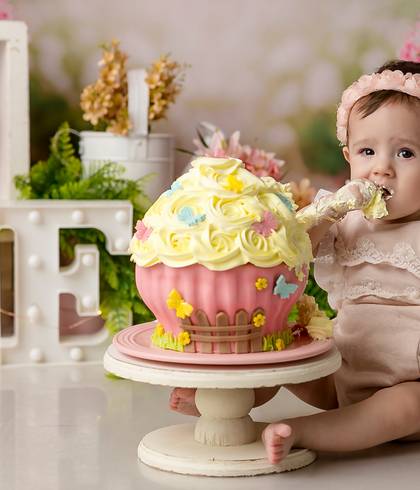 Ensaio Smash The Cake Studio e Externo de Alice 1 aninho 