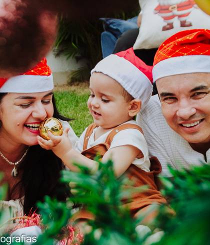 Família de Fotografia de Ensaio de Natal em Casa | Contagem-MG | Geraldo, Penha e Arthur