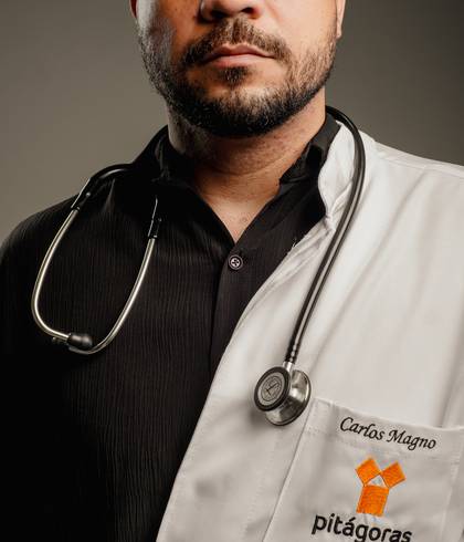 Ensaio Profissional de Carlos Magno