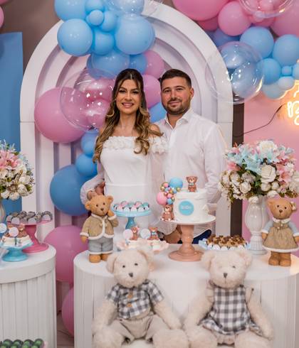 FAMÍLIA de CHÁ REVELAÇÃO E PEDIDO DE CASAMENTO - ELLEN E LOIC