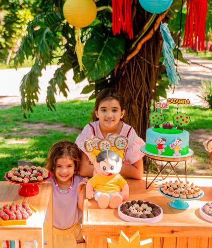 Aniversários de Aniversário de 8 anos da Cloé e 4 anos da Catarina