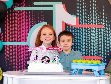 Aniversários  de Aniversário Kamila e João Victor 