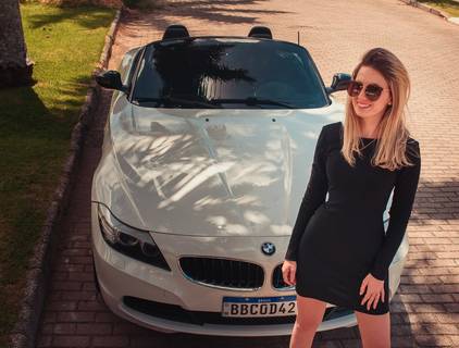 Ensaio de Luana - Ensaio com carro Esportivo