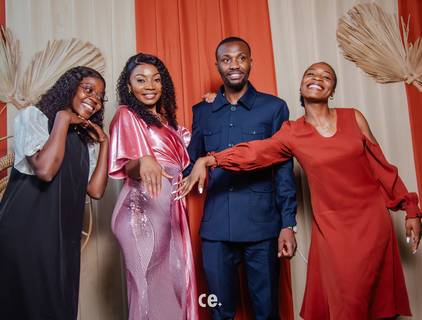 Apresentação de Apresentão de Manuela Hequele