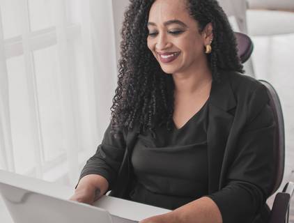 Corporativo de Lourrayne Dias