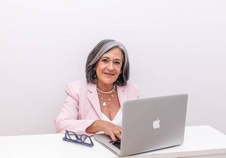 RETRATO CORPORATIVO de ENSAIO CORPORATIVO ROSANE SERIO |