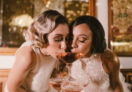 EDITORIAL de LOVE  is LOVE
