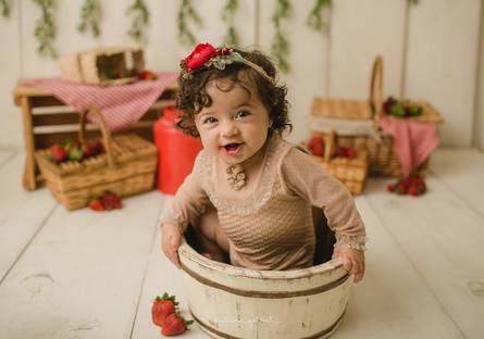 Ensaio Infantil de 8 meses da Lívia - Sessão Morangos