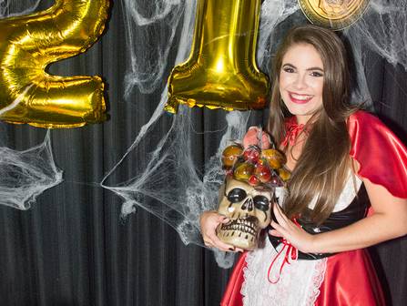 Aniversário Adulto de Festa à Fantasia da Camila