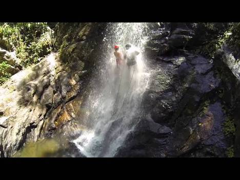 Turismo Esportivo de Rapel na Cachoeira do Mendanha