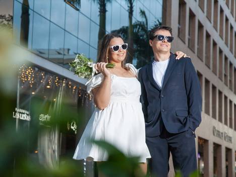 Casal de Casamento Civil Carol e Thiago, no Passeio Pedra Branca