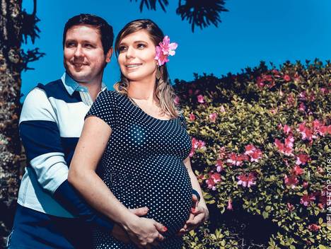 Gestante de querido casal a espera da Eduada