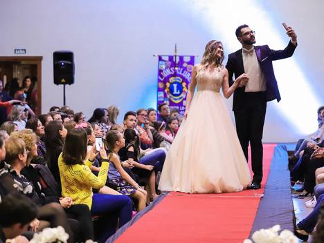 Familia de Trabalho voluntário em pró do HCC