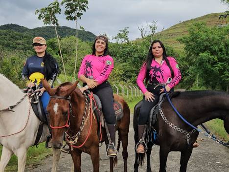 Turismo de Cavalgada Feminina no Mendanha 