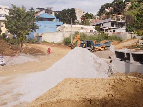 Obras Públicas de Bairro Roma em Santíssimo