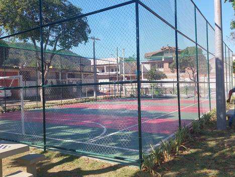 Obras Públicas de Praça Chicó em Santíssimo