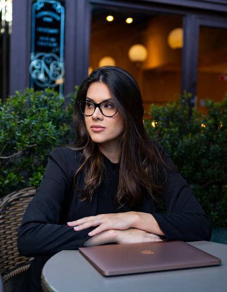 Retrato corporativo  de Renata Oliveira 