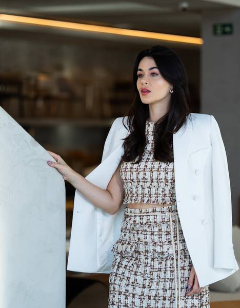 Retrato corporativo  de Isabela Morales