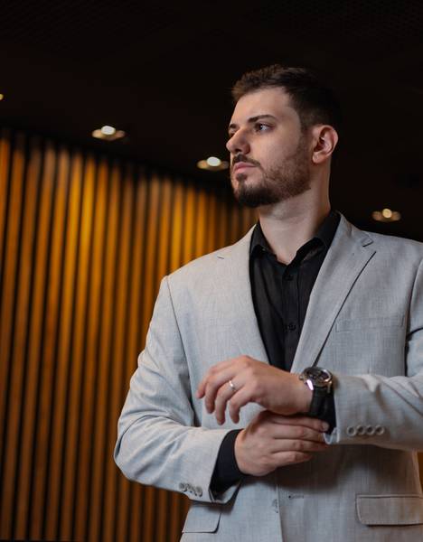 Retrato corporativo  de Rafael 