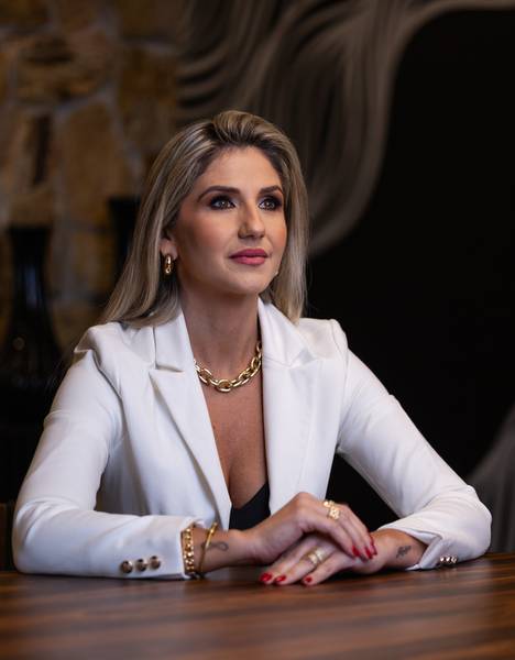 Retrato corporativo  de Claudia Manduda - Assessora de investimentos