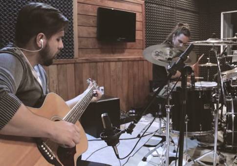 Clipes Musicais de ANTOINE DUFOUR