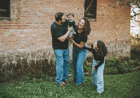 SESSÃO FOTOGRÁFICA DE FAMÍLIA de SESSÃO FOTOGRÁFICA INFANTIL - FAMÍLIA