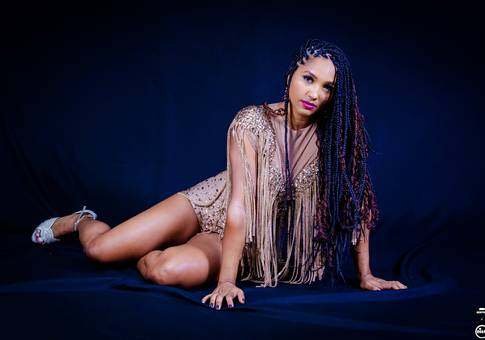 STUDIO  de Arianna Rainha da Bateria 