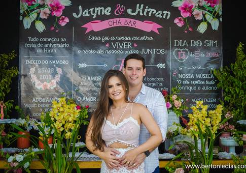 CHÁ BAR de Hiran e Jayne