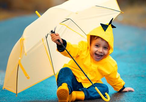 Ensaio infantil de Ensaio na chuva