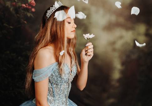 Ensaio debutante de Ensaio Debutante. Pode ser feito no estúdio ou em ambiente externo a critério da família.