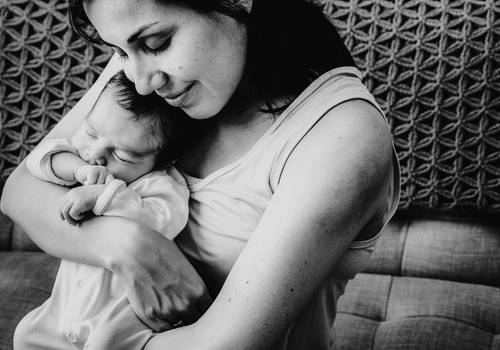How to capture authentic Newborn Moments at home