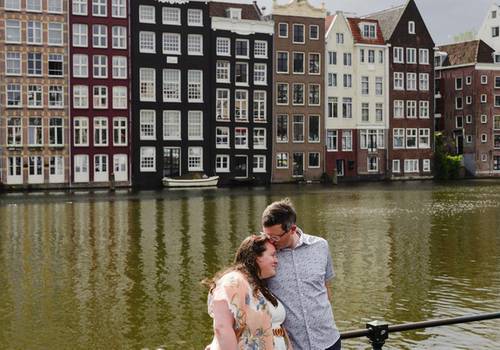 Capturing Amsterdam's Beauty: 5 Tips for Photographing Crowded Spots