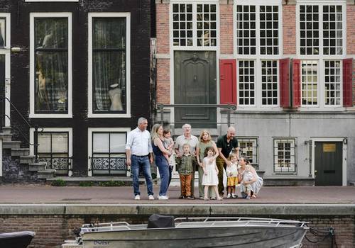 What Happens During a Family Photo Session in Amsterdam?